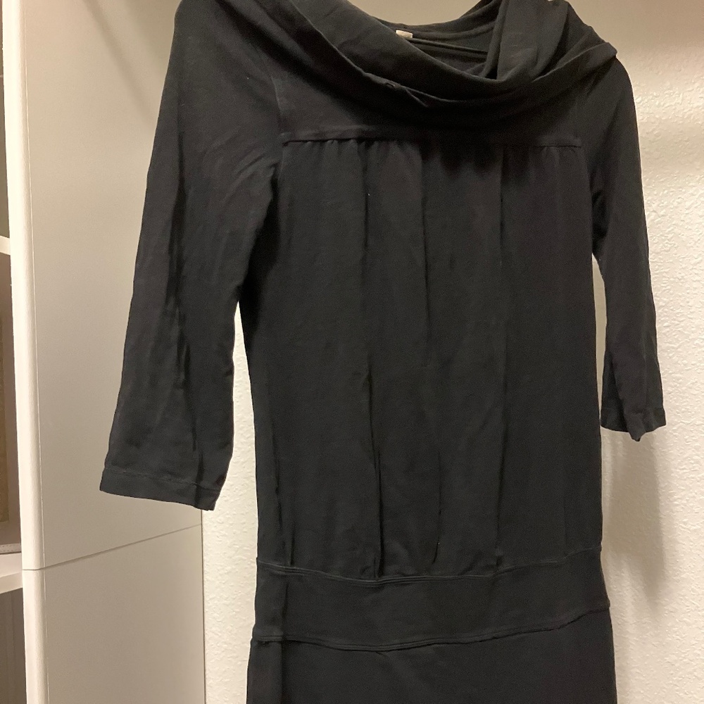 Lululemon Black hooded 3/4 length sleeved dress Size S